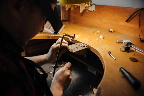 How Jewelers Repair Jewelry Damaged by Everyday Mistakes Joyería mis 3 caminos