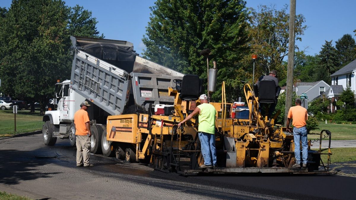 Asphalt cracking Ellijay GA repair by professional paving company Ellijay GA