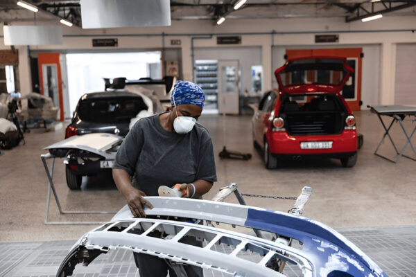 How Auto Body Shops Repair Hail Damage Without Repainting auto body shop