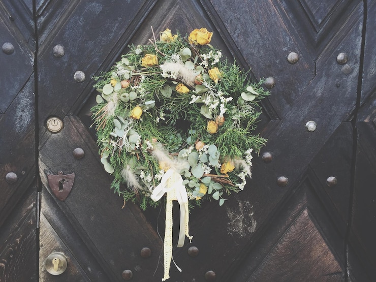 outdoor switchable wreaths
