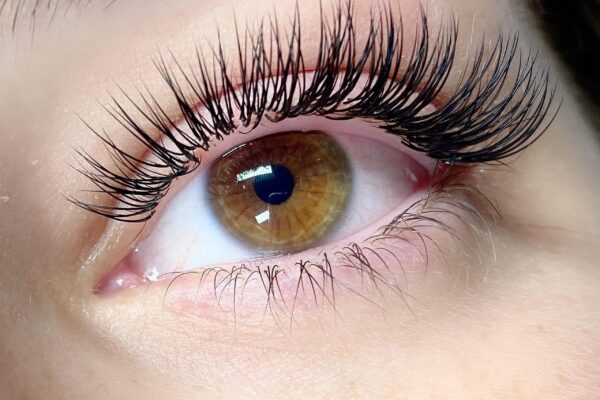 Benefits of Choosing Hybrid Lash Extensions hybrid lash extensions